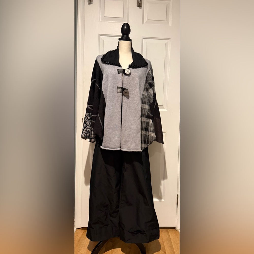 Bellamie Black and Gray Asymmetrical Art Poncho Jacket